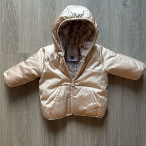 Baby Gap Girl Reversible Hooded Puffer Jacket in Cream 6/12m cheetah